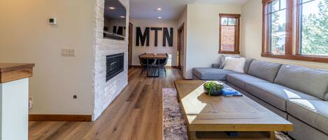 TV, fireplace, stereo