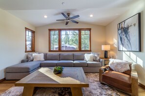 TV, fireplace, stereo