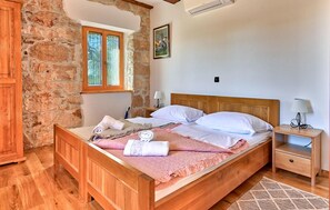 5 dormitorios, cuna de viaje, wifi gratis y ropa de cama