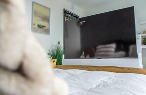1 bedroom, in-room safe, WiFi, bed sheets