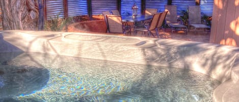 Outdoor spa tub