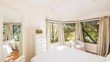 3 makuuhuonetta, silitysrauta/-lauta, ilmainen Wi-Fi, vuodevaatteet