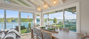 Grapeview- Luxury Waterfront Home w/ Hot Tub