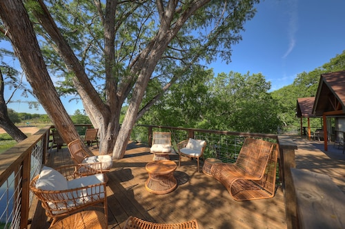 #1 of 4 Treetop River Cabins: - Kayaks+Fishing+Fire pits+Hammocks= Memories!