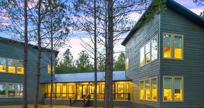 Sleeps 23 • Putt Putt • Hot Tub • Mins From Lake!