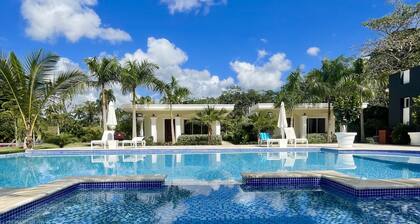 Hideaway Los Llanos: Garden Paradise - sleeps 16