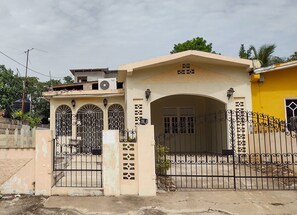 Exterior - Lovely studio unit in Mineral Heights Near May Pen (Clarendon)