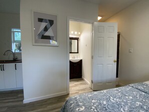 1 bedroom, desk, WiFi, bed sheets