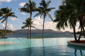 Outdoor pool, a heated pool - Beautiful St. Thomas Beach Resort (St Thomas)