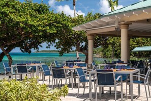 Outdoor dining - Beautiful St. Thomas Beach Resort (St Thomas)