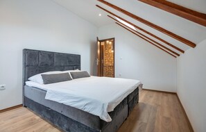 2 dormitorios, cuna de viaje, wifi gratis y ropa de cama