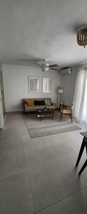 Apartemen Keluarga | Area keluarga | Televisi LCD 50-inci dengan saluran TV kabel, TV, dan Netflix