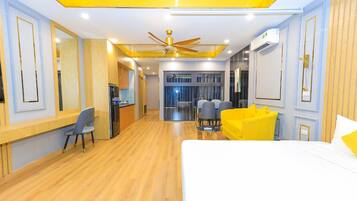 Panoramic Apartment, 2 Bedrooms, Balcony, Sea Facing | Egyptian cotton sheets, premium bedding, memory foam beds