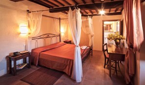 8 bedrooms, iron/ironing board, Internet, bed sheets