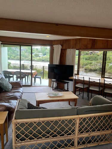 Riverside Paradise with beautiful view of river and tidal inlet