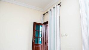 Unclassified image, 5 of 19, button - Odza, modern apartment, 3 bedrooms, private parking (Yaoundé)
