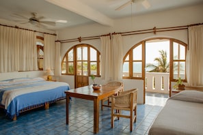 Standaard driepersoonskamer | Een minibar, gratis wifi, beddengoed