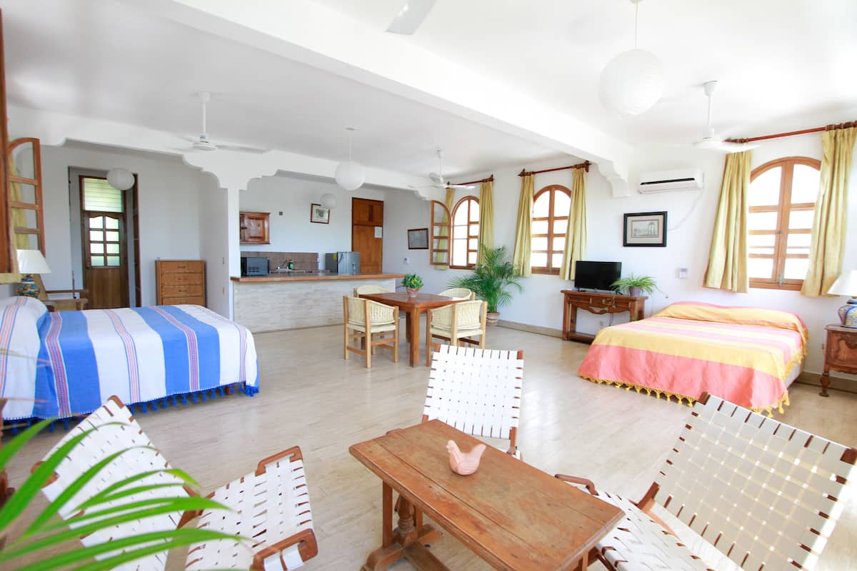 Superior Room | Minibar, WiFi (free), bed sheets