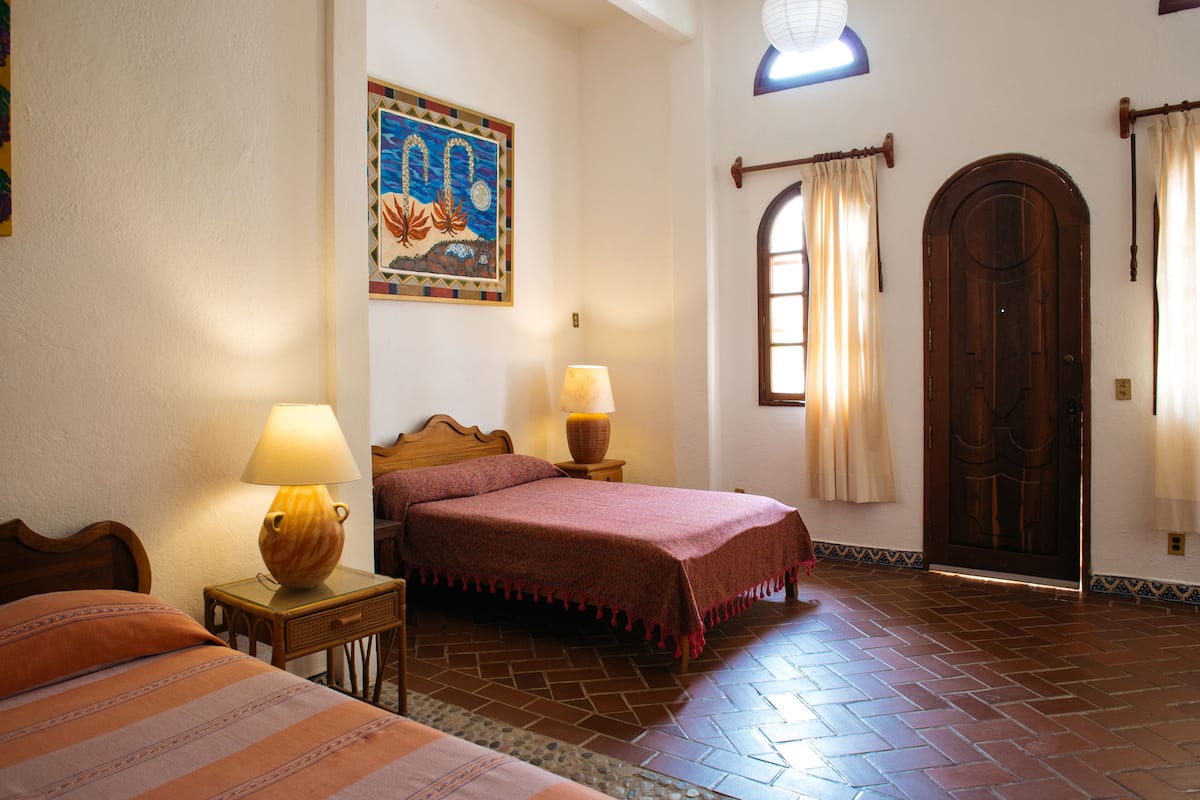 Standard Room | Minibar, WiFi (free), bed sheets