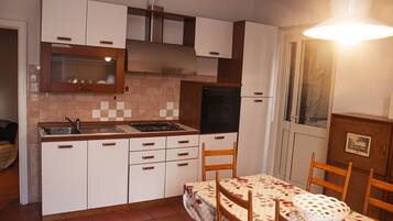 Kühlschrank, Mikrowelle, Ofen, Toaster