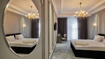 Deluxe Double Room | In-room safe, iron/ironing board, free WiFi, bed sheets