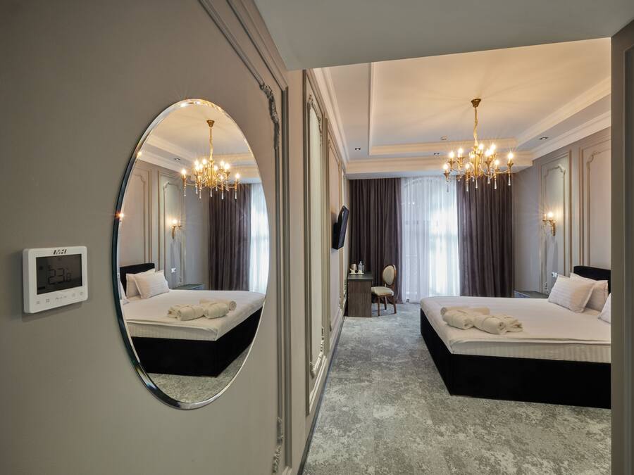 Deluxe Double Room | Peti besi dalam bilik, seterika/papan seterika, Wi-fi percuma