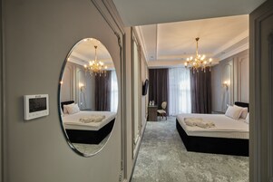 Deluxe Double Room | In-room safe, iron/ironing board, free WiFi, bed sheets