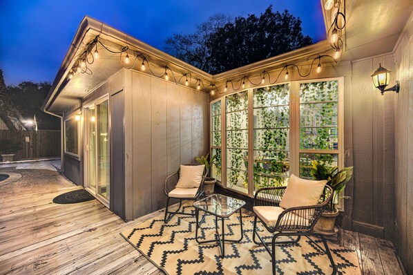 Terrace/patio - H-Town Pool House • Arcade • Pool Table • 2 King BD • HBO Max• 6 Beds (Houston)