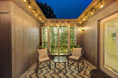 H-Town Pool House • Arcade • Pool Table • 2 King BD • HBO Max• 6 Beds