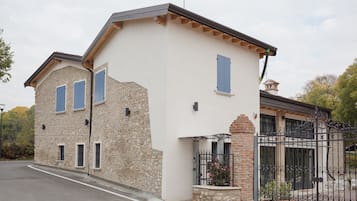 Esterni