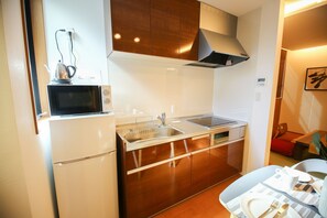 Deluxe Twin Room | Iron/ironing board, free WiFi