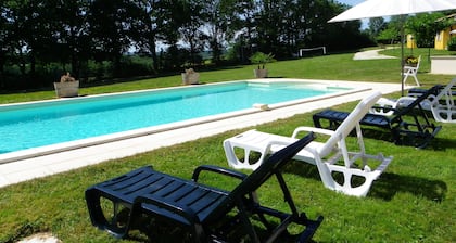 Welcome to the Périgord countryside. 3 ***