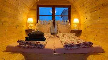 4 Schlafzimmer, Schreibtisch, Bügeleisen/Bügelbrett, Reisekinderbett