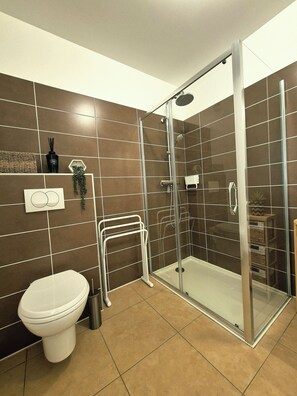 Shower, hair dryer, towels, soap