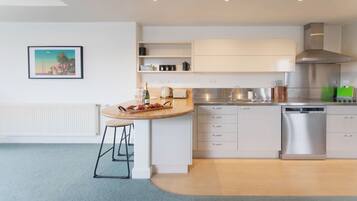 Coffee/tea maker, fridge, microwave, oven