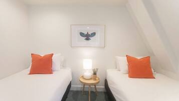 2 bedrooms, desk, iron/ironing board, free WiFi