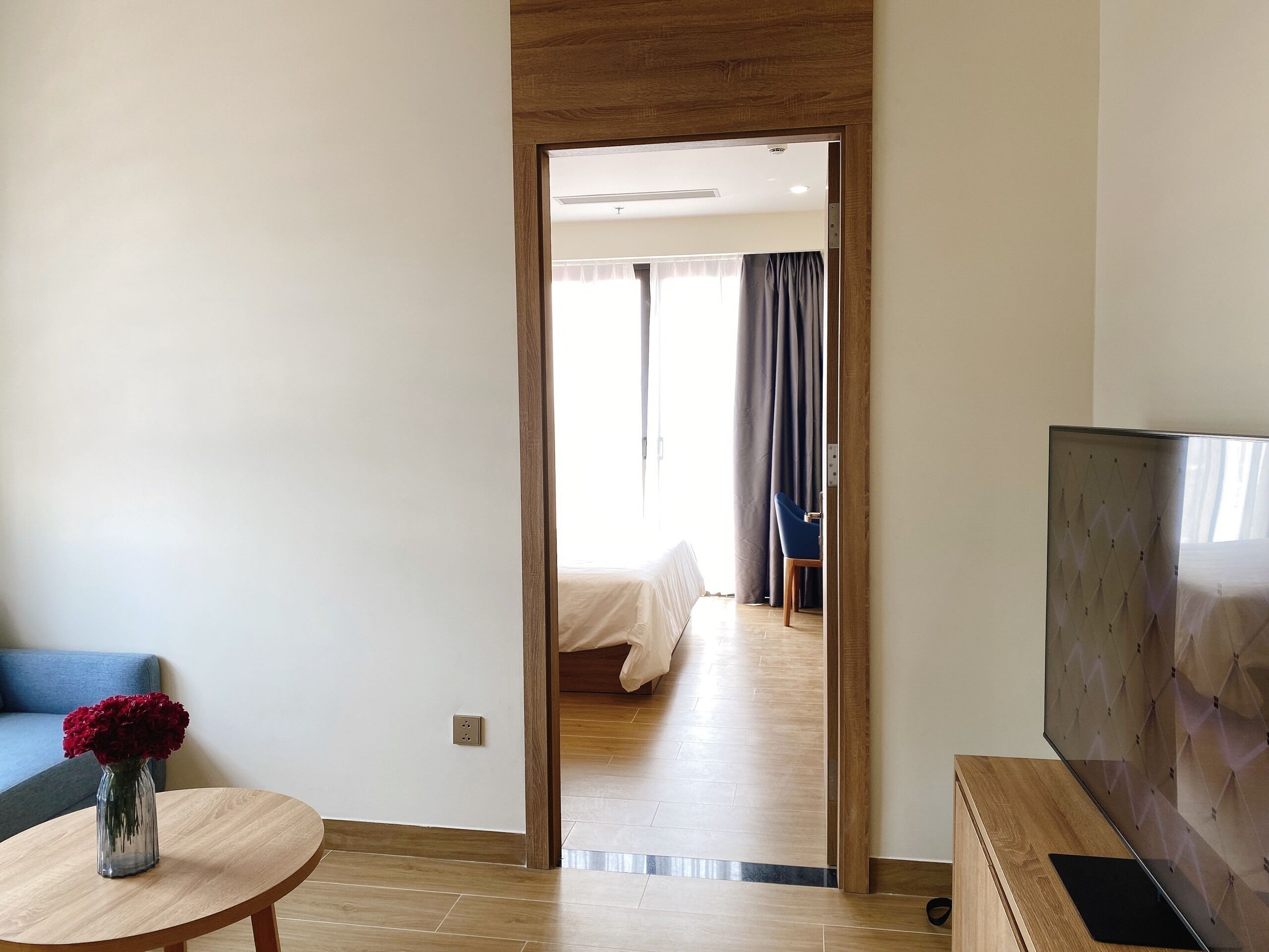 Apartemen Panorama, 1 kamar tidur, balkon, pemandangan kota | Area keluarga | Smart TV 50-inci dengan saluran TV satelit, TV, dan printer