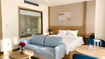 豪華客房, 1 張特大雙人床 | 1 間睡房、迷你吧、房內夾萬、書桌