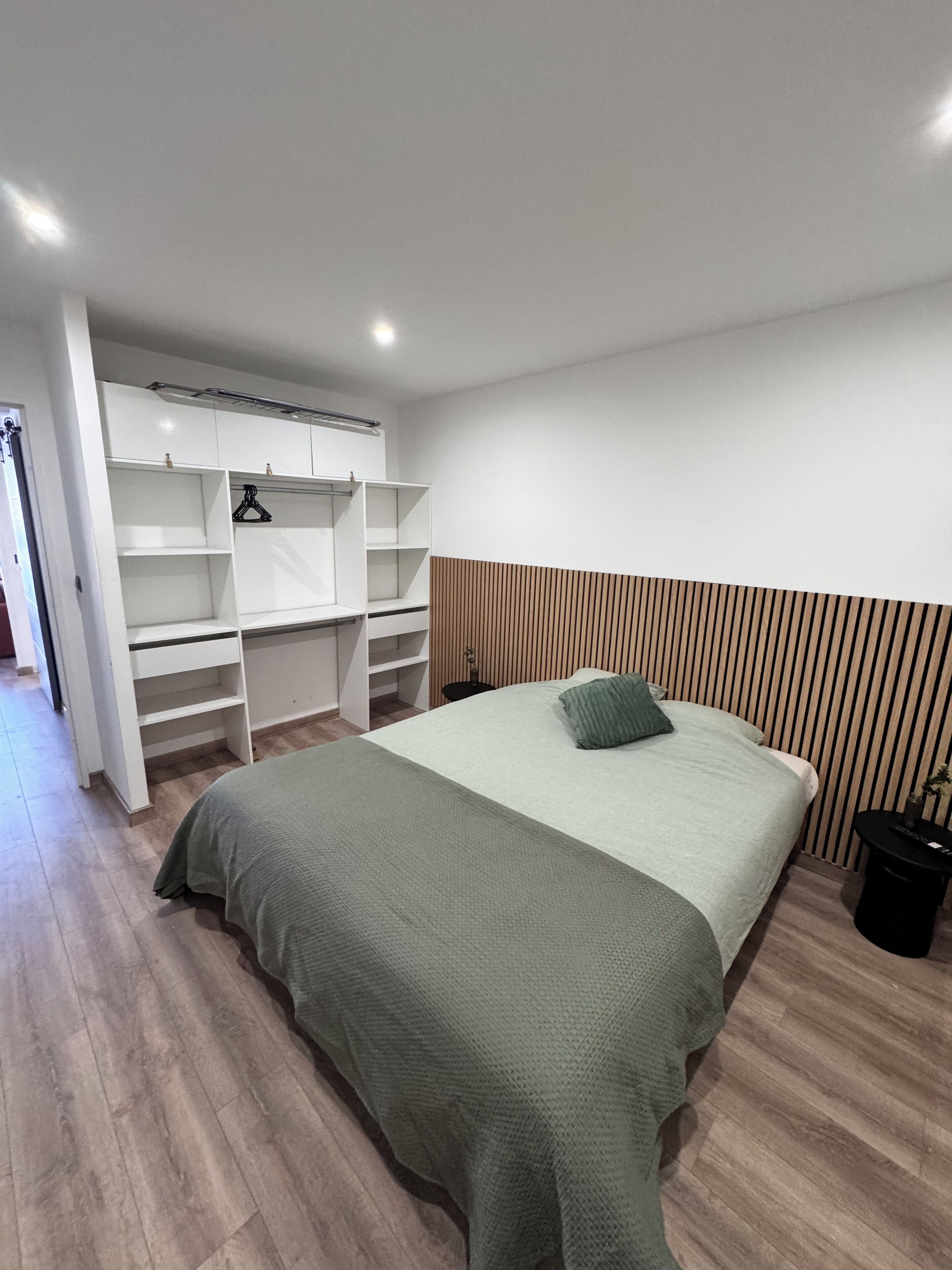 1 bedroom, travel crib, bed sheets