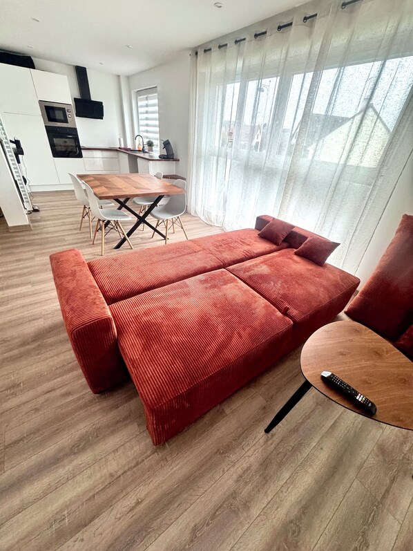 TV - Cosy apartment (Cormelles-le-Royal)