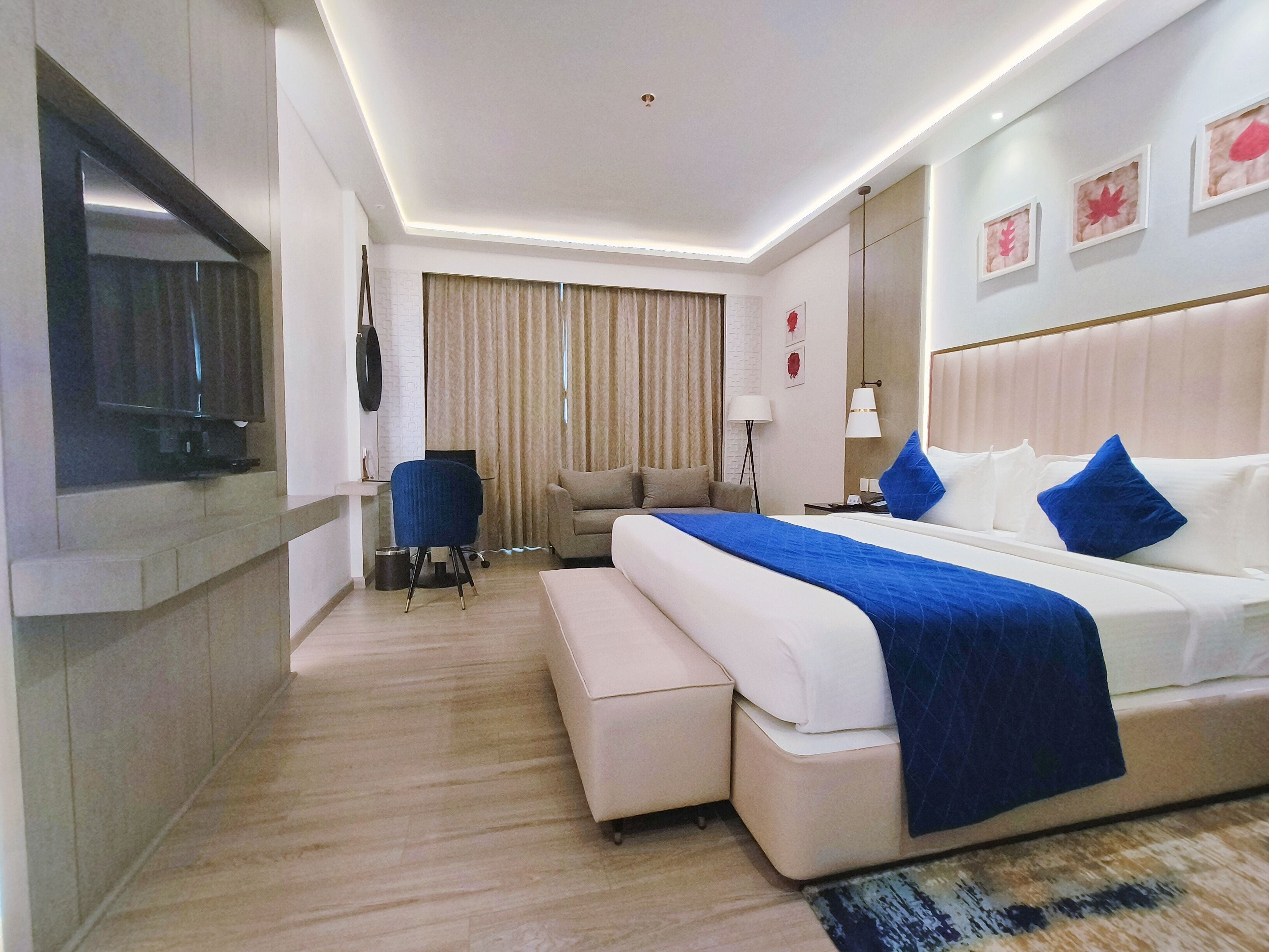 Executive Double Room | Memory-foam beds, minibar, in-room safe, individually furnished