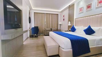 Executive Double Room | Memory-foam beds, minibar, in-room safe, individually furnished