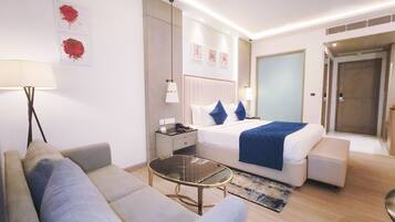 Executive Double Room | Memory-foam beds, minibar, in-room safe, individually furnished