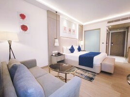 Executive Double Room | Memory foam beds, minibar, in-room safe, individually furnished