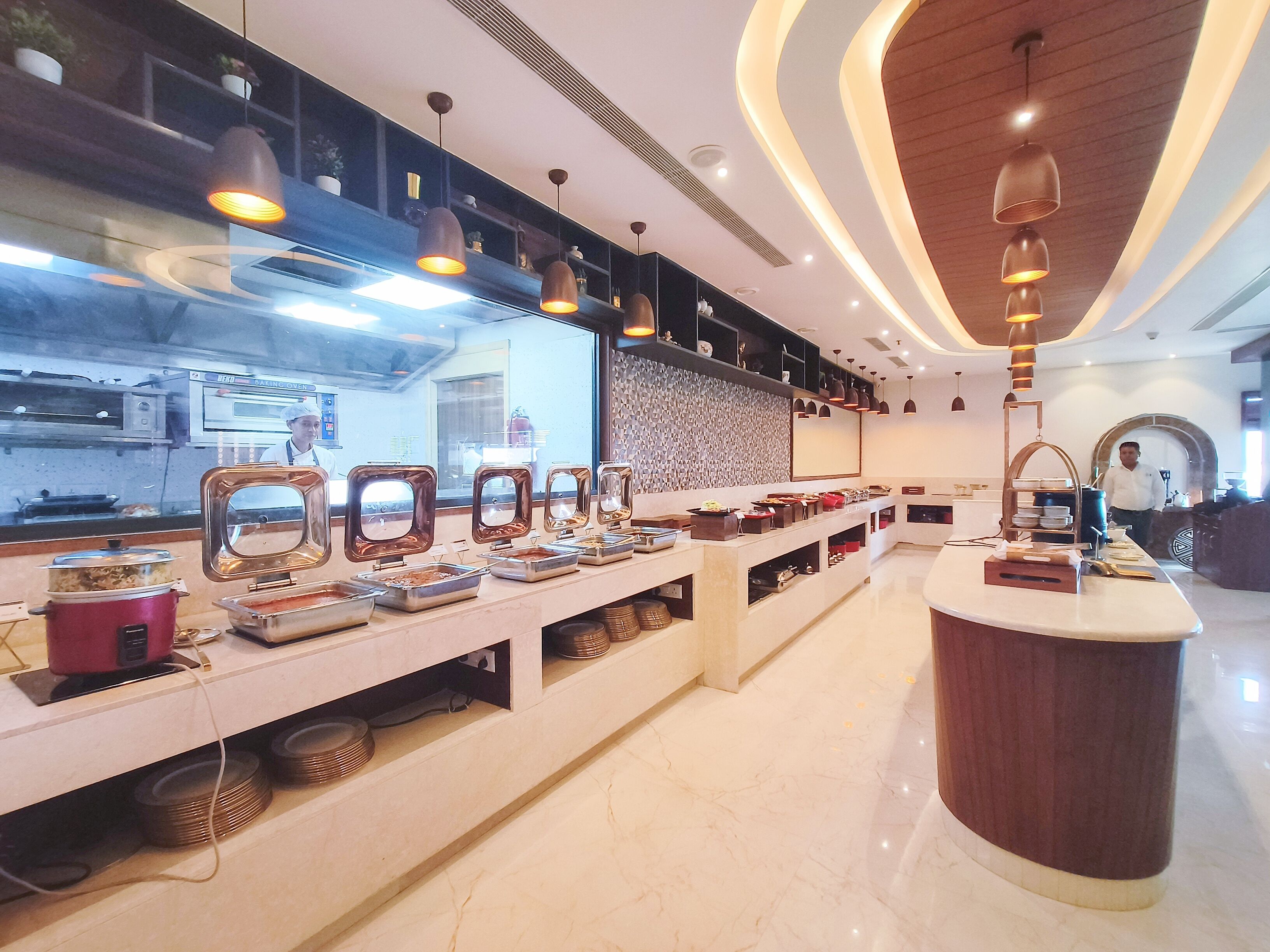 每日供應吃到飽早餐 (每人 INR400)