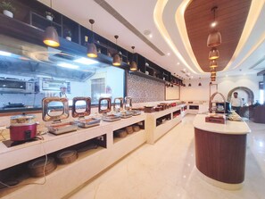 Daily buffet breakfast for a fee - Mariton Hotel (Jalandhar)