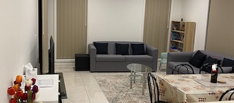 An immaculate 3 bedroom modern house, all to yourself