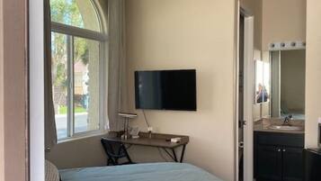 1 bedroom, desk, WiFi, bed sheets