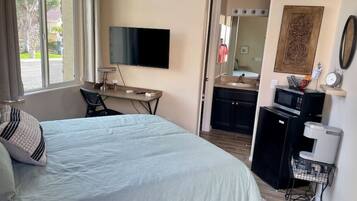 1 bedroom, desk, WiFi, bed sheets