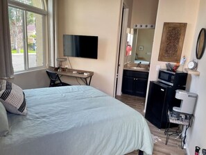 1 bedroom, desk, WiFi, bed sheets